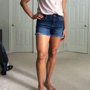 Frayed hem jean shorts